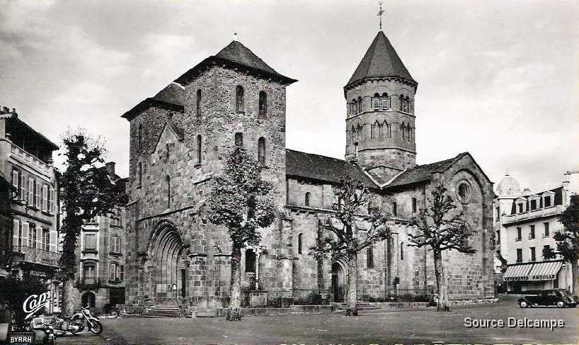 15 Mauriac La Basilique.jpg